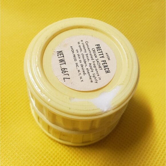 Vintage Avon Pretty Peach Cream Sachet - Empty with Peaches on Lid - Picture 4 of 9